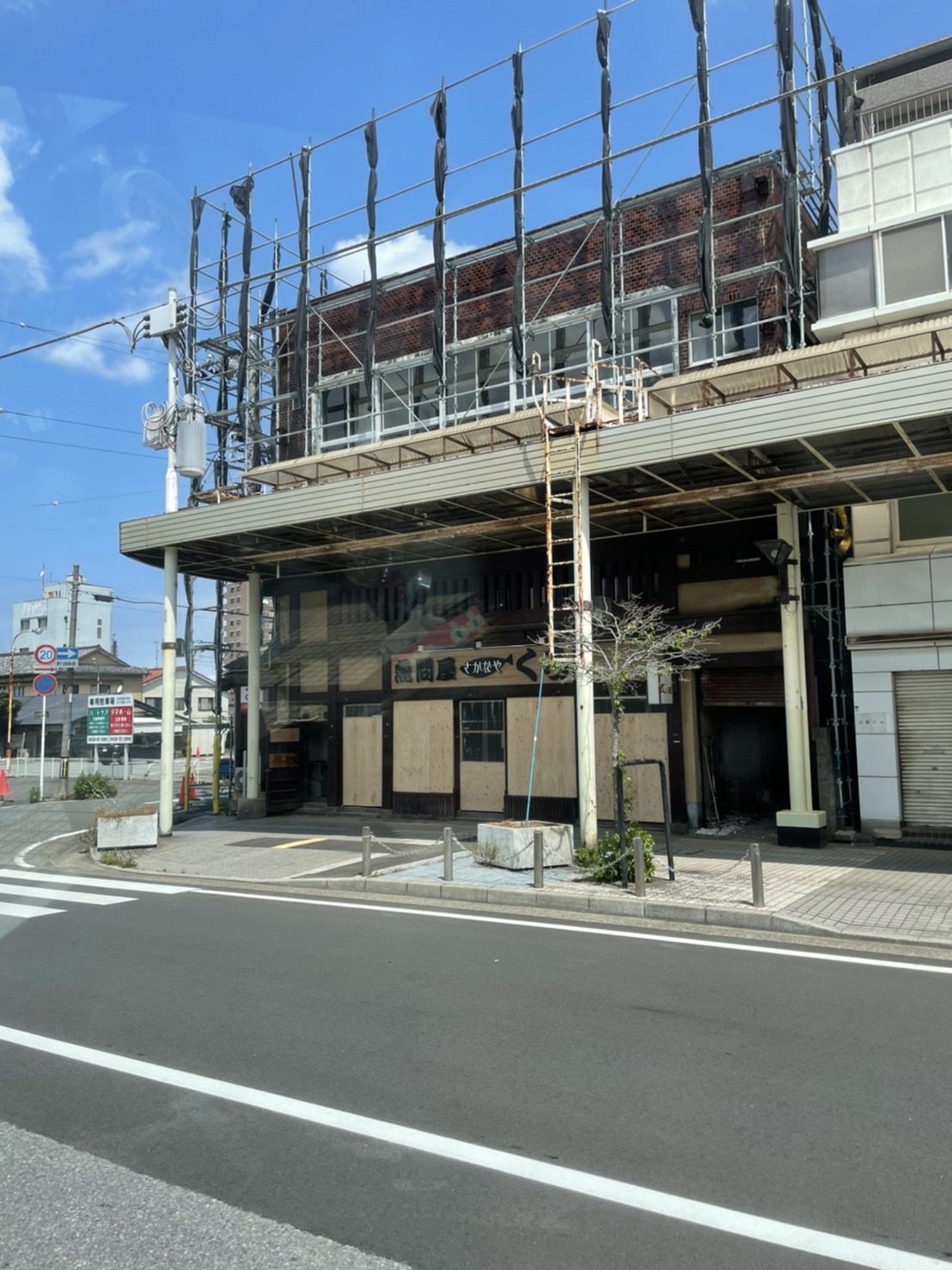 木更津市中央 木更津中央改修工事計画 3F、階段室上の防水コンの打設