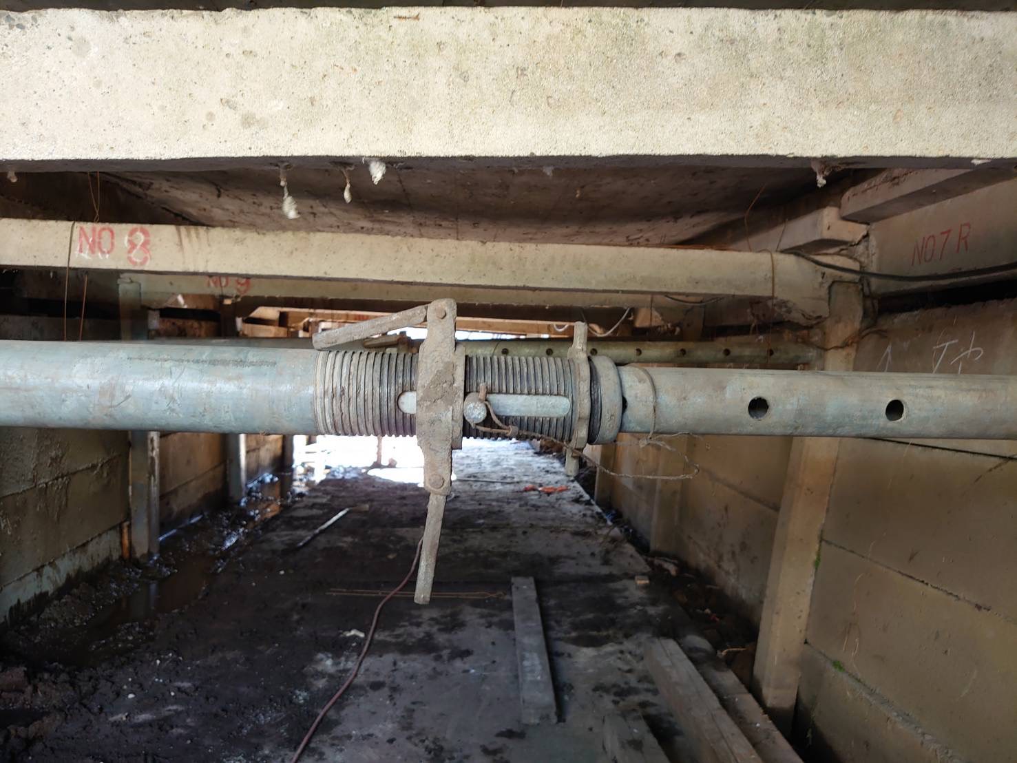 千葉市中央区 下水道施設改修工事 川の側面、法面の改修補強工事