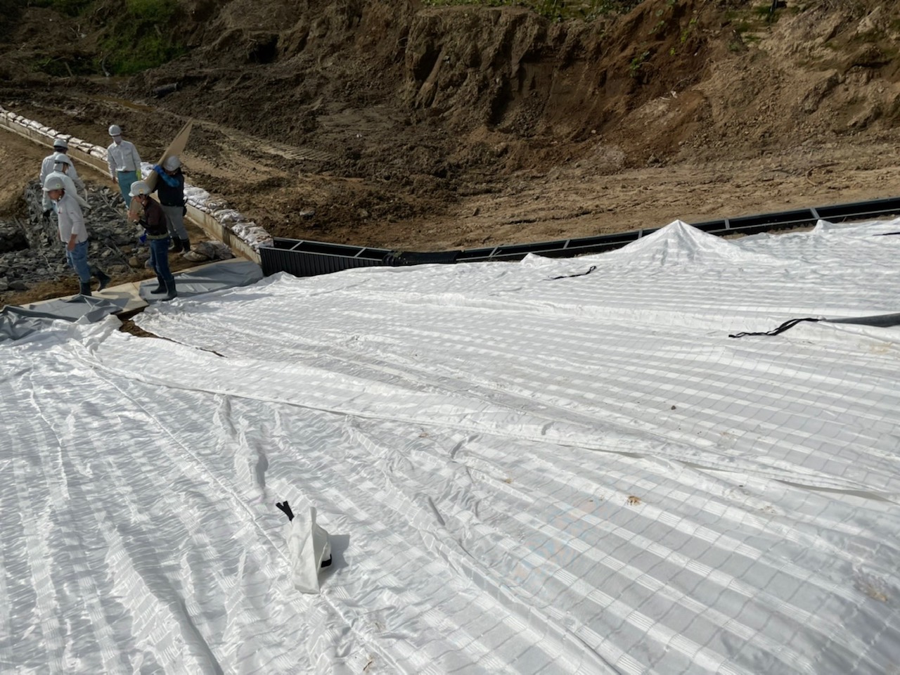 木更津市下郡 太陽光発電所にてタコムマットの打設1工区、2工区、3工区