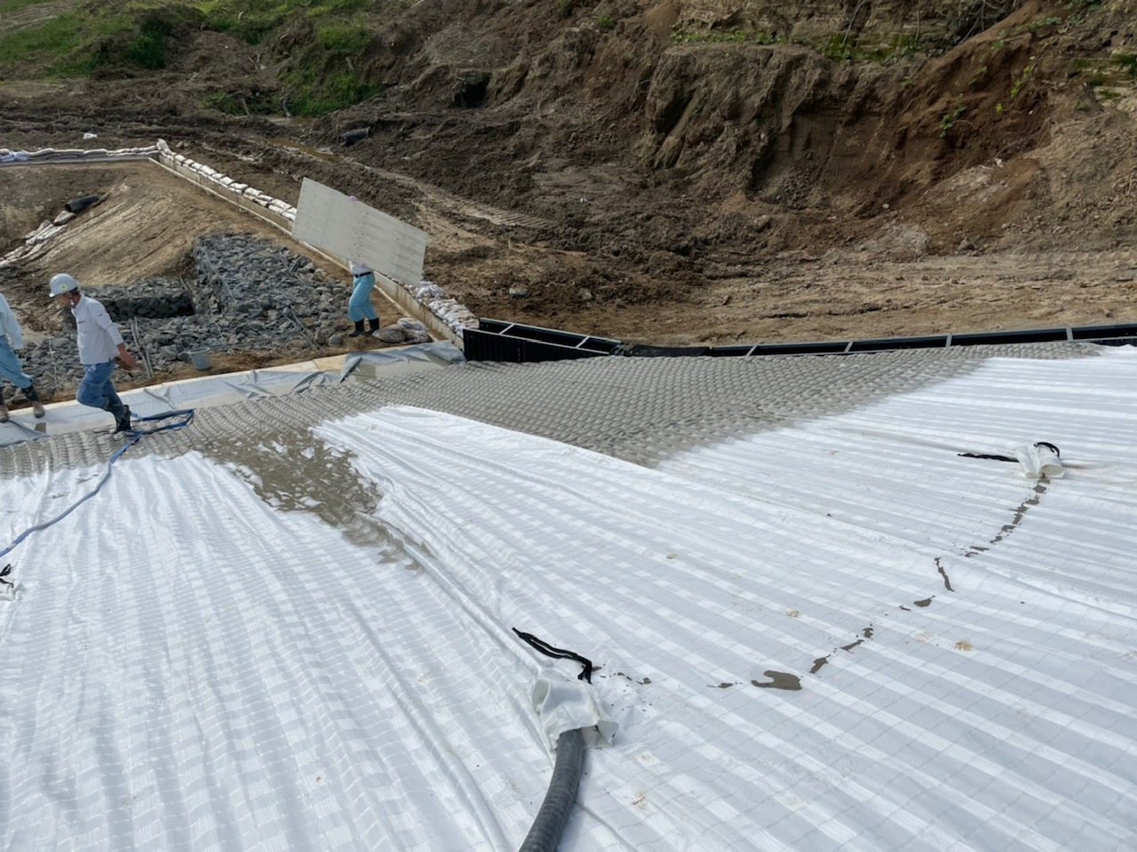 木更津市下郡 太陽光発電所にてタコムマットの打設1工区、2工区、3工区